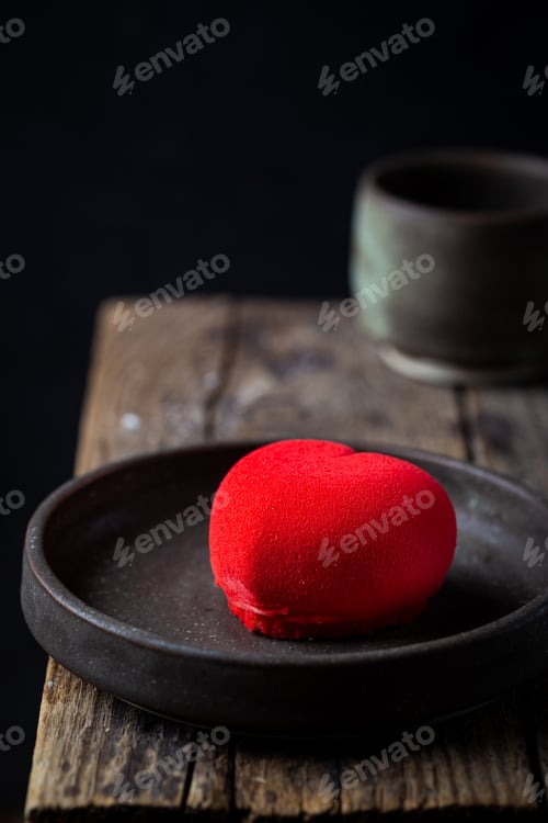 Preview: Red heat shaped cake