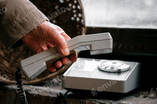 Preview: Grandma’s hand picking up a retro phone