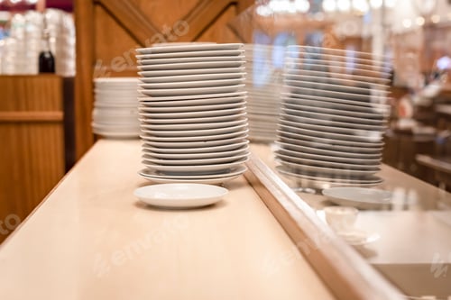 Preview: A pile of white dishes in a restaurant