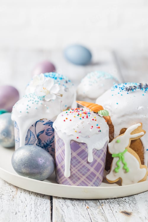 Preview: Easter table with Easter cakes
