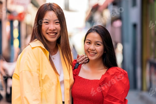 Preview: Pretty Asian Friends Portrait