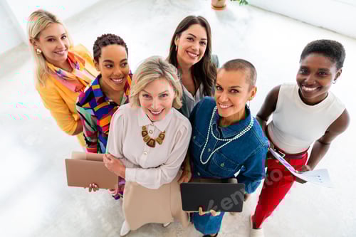 Preview: Group of businesswomen meeting in the office