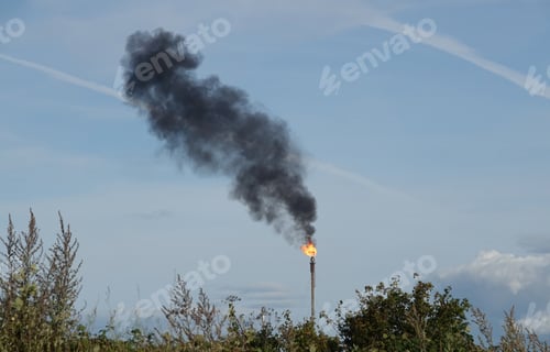 Preview: Smoke and flames from an industrial chimney polluting the air.