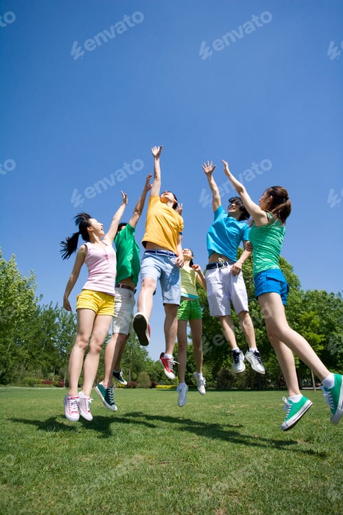 Preview: Portrait of a group of Chinese friends at the park