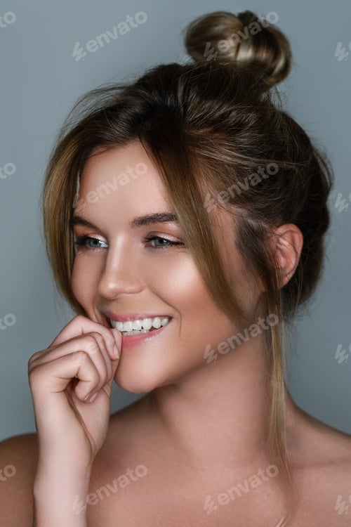 Preview: Smiling Woman with Hair in a Bun