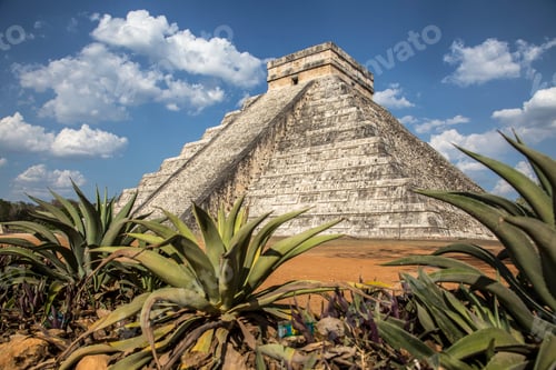 Preview: Beautiful pyramid of Chichen Itza UNESCO heritage. Yucatan, Mexico