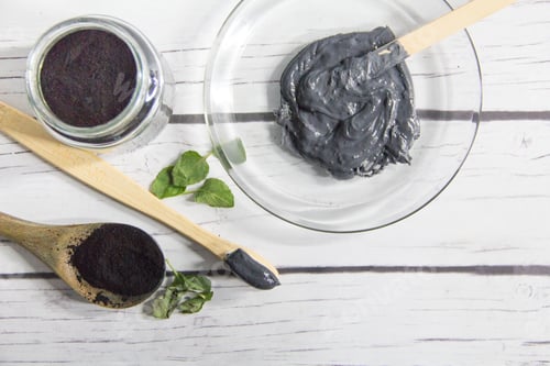 Preview: Ingredients for making activated charcoal toothpaste
