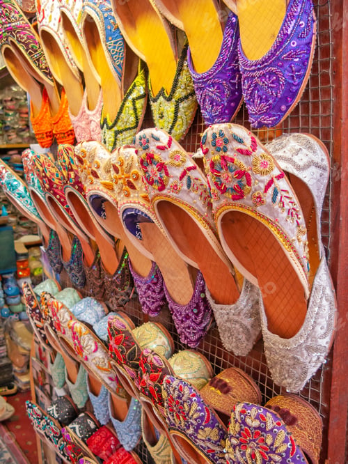 Preview: Arabian Shoes at Dubai Textile Souk