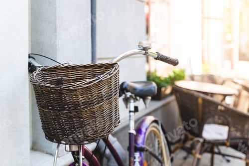 Preview: Vintage bicycle with wicker basket on the handlebar