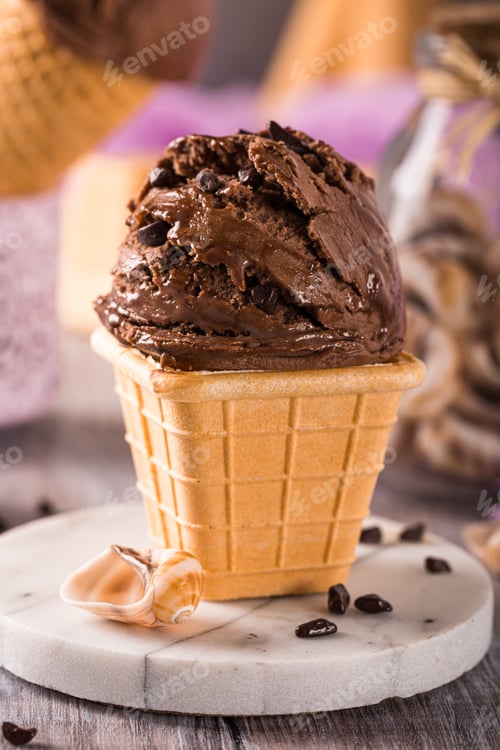 Preview: Delicious chocolate ice cream for dessert