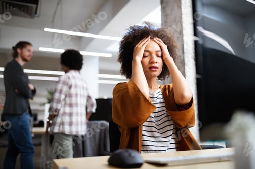 Preview: Overworked and frustrated young woman in front of computer in office