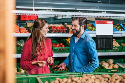 Preview: portrait of happy couple shopping together in supermarket