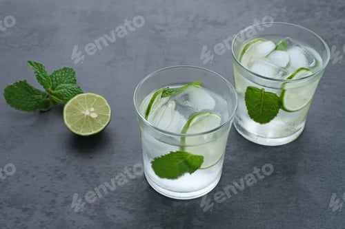 Vorschau: Detox-Wasser mit Limette und Minze