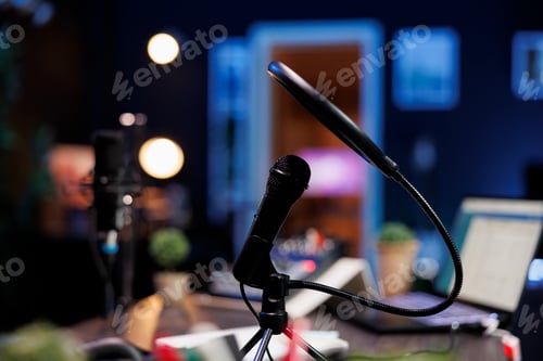 Preview: Digital mic on desk for live broadcasts