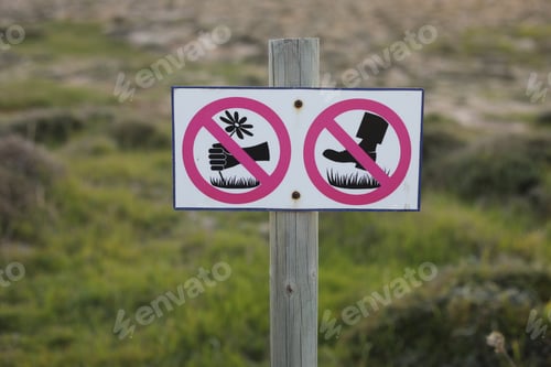 Preview: sign, do not tear flowers do not walk on the grass, no sign of trampling the lawn.