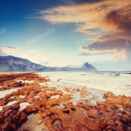 Preview: Fantastic views of the sea with blue sky.