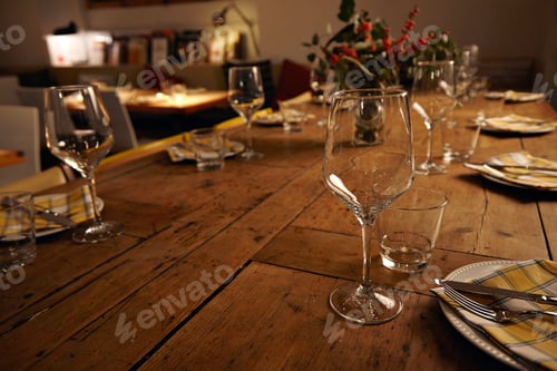 Preview: Serving dinner table set