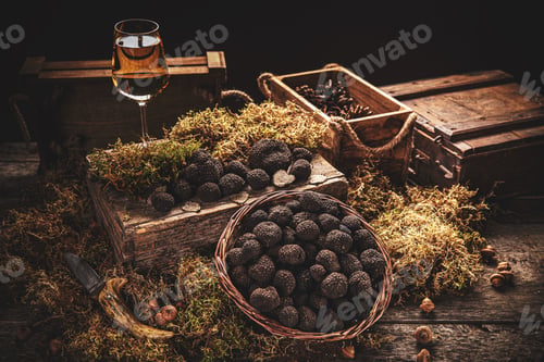 Preview: Fresh whole black truffle
