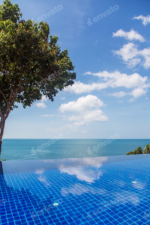 Preview: Water surface of the pool