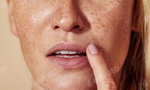 Preview: Close-up of unrecognizable woman with freckled skin touching lips with finger
