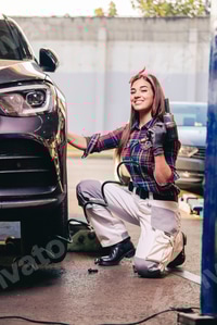 Preview: Girl mechanic changing tires