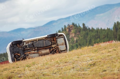 Visualização: Rollover Car Out of Highway