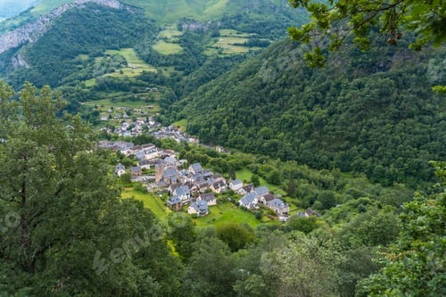 Preview: View from above of the municipality of Borce in the French Pyrenees and its beautiful mountains