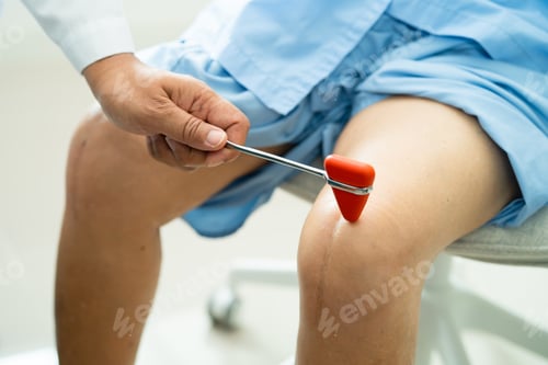 Preview: Asian doctor use hammer knock senior woman patient to check knee reflex, nerve and muscle