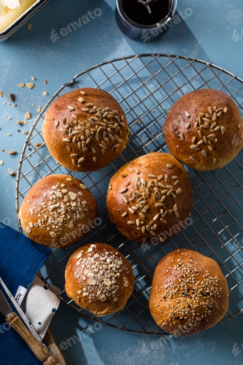 Preview: Rich, fluffy, juicy buns with raisins