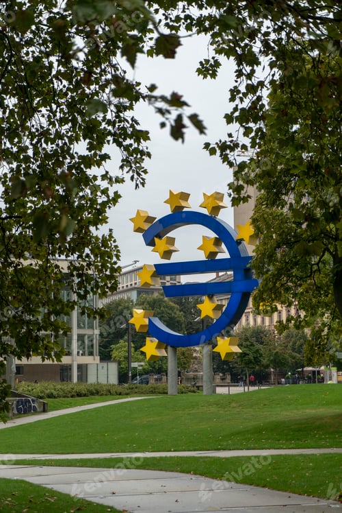 Preview: Euro symbol statue in Frankfurt, Germany