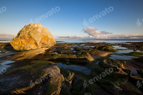 Preview: Nature landscape view on a rocky shore, Canadian Background
