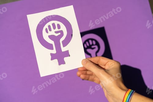 Preview: A woman holding a drawing in a vindication in favor of equality between men and women