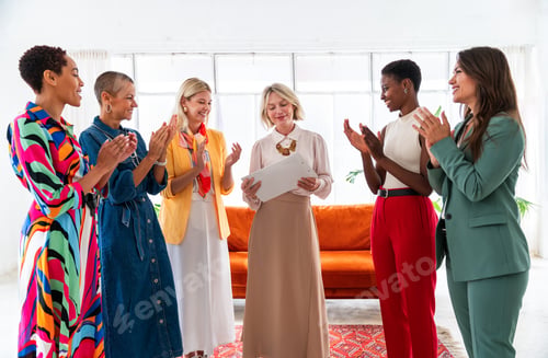 Preview: Group of businesswomen meeting in the office