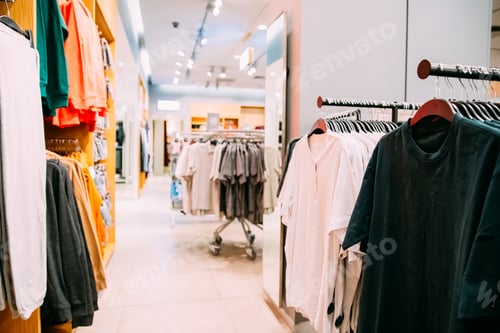 Preview: Many Male One-colour T-shirt On Hanger In Store Of Shopping Cent