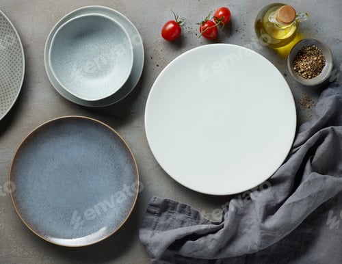 Preview: various empty plates