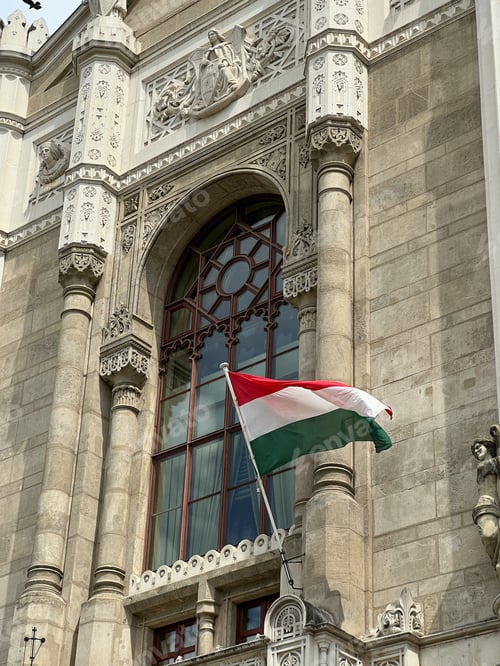 Preview: Vigado Concert Hall with the flag of Hungary. Budapest