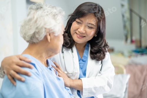 Preview: Doctor talking about diagnosis and note on clipboard with Asian senior woman in nursing hospital