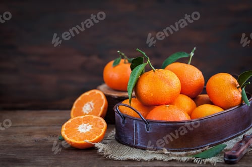 Preview: Fresh tangerines with leaves