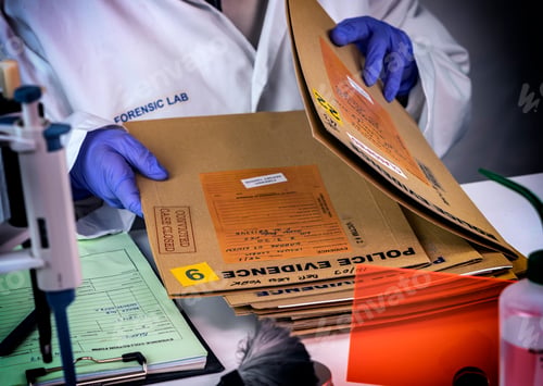 Preview: Police expert saved in a box records and evidence of a case of murder in the laboratory scientist