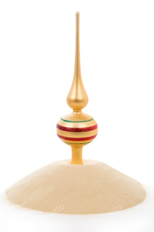 Preview: Christmas tree topper on sand.