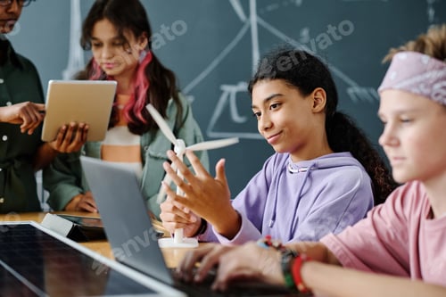 Preview: Students learning the work of windmill