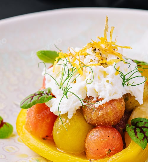 Preview: Vegetable salad with grilled peppers and cherry tomatoes