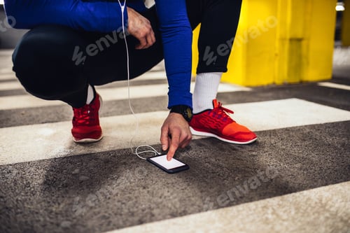 Preview: Choosing the right playlist for his workout