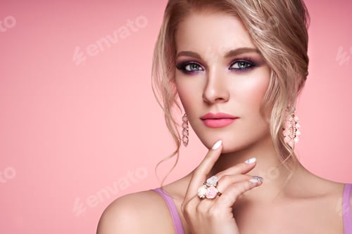 Preview: Portrait Beautiful Woman with Jewelry