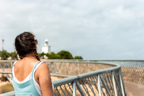 Preview: Girl with braids looking at the lighthouse.