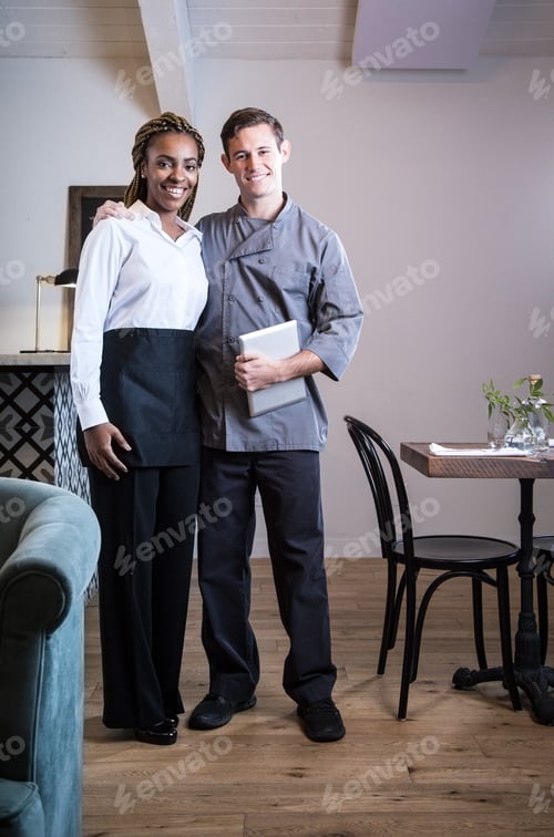 Preview: Portrait of male and female waiting staff in restaurant