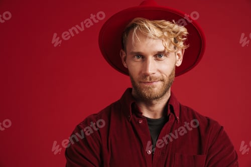 Preview: White bearded man wearing hat smiling and looking at camera