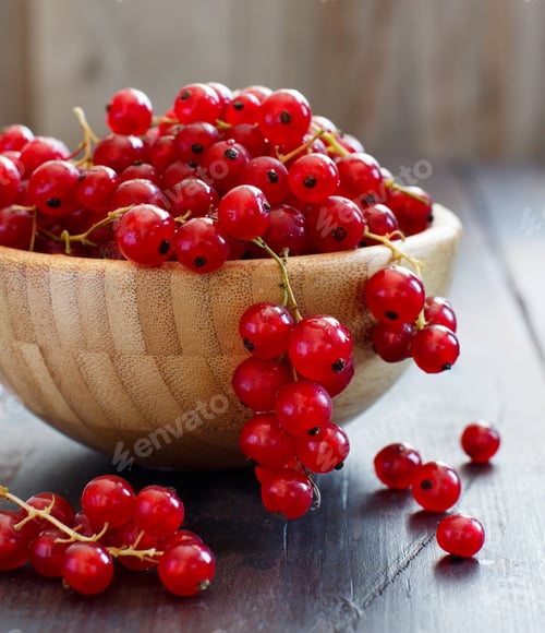 Preview: Ripe red currant berries