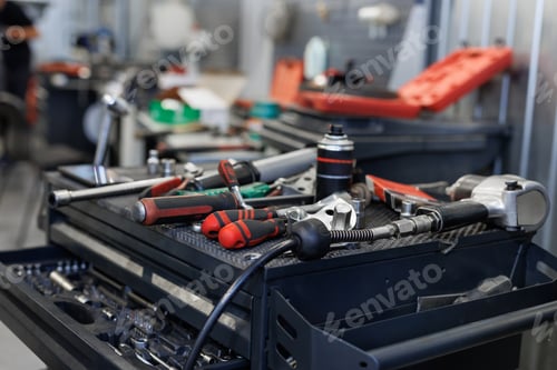 Preview: A set of tools for repairing cars on a tire shop.