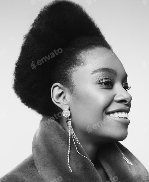 Preview: Classic Black And White Portrait Of A Beautiful Girl With Clean Skin, Smile And Accessories